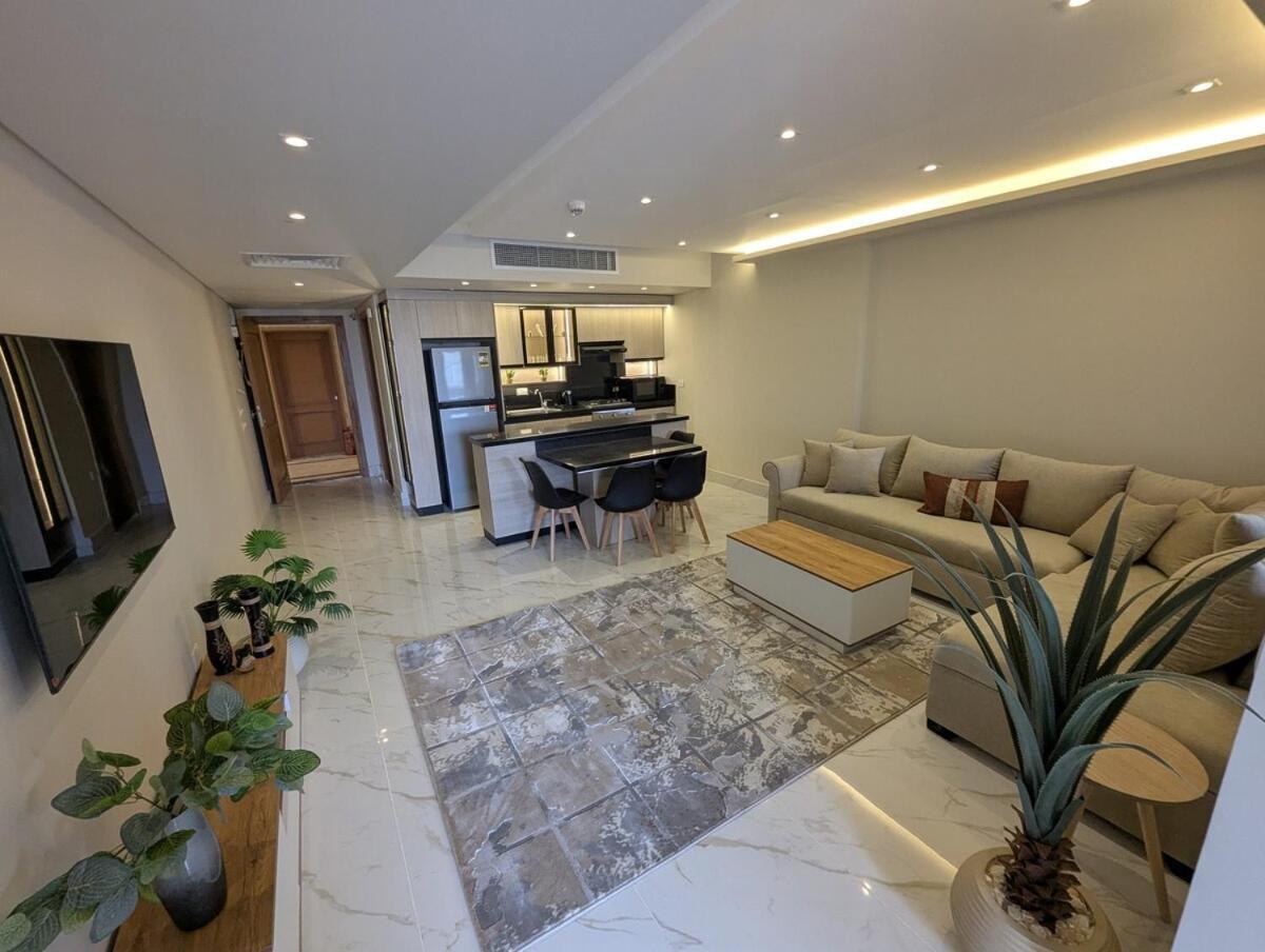 Charming Brand New 517 Apartment