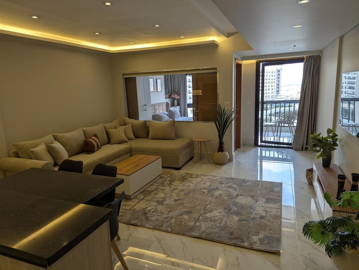 Charming Brand New 517 Apartment *